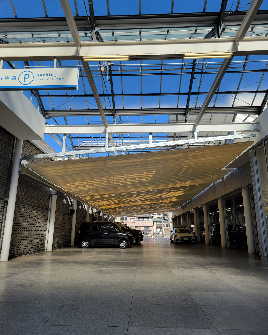 日除け兼雨除け用電動開閉式テント